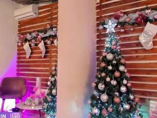 Live webcam model meganslaves on Soda Cams