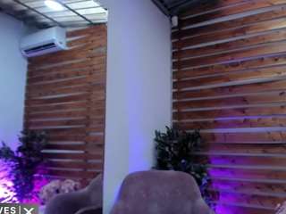 Live webcam model meganslaves on Soda Cams