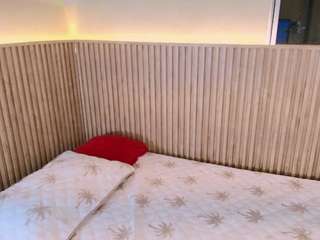 Live webcam model meganslaves on Soda Cams