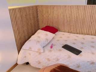 Live webcam model meganslaves on Soda Cams