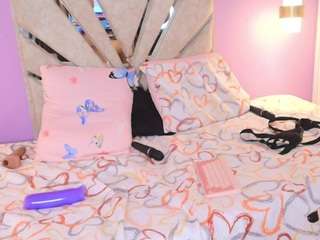 kendraharper, female webcam model,  years old, on live webcam