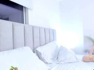 foxy-boobs webcam model