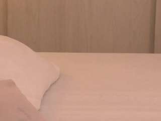 Live webcam model foxy-boobs on Soda Cams