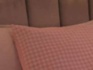 Live webcam model foxy-boobs on Soda Cams