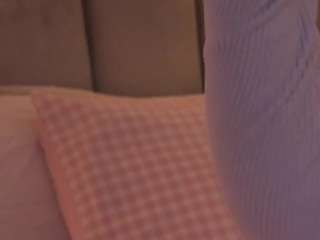 Live webcam model foxy-boobs on Soda Cams