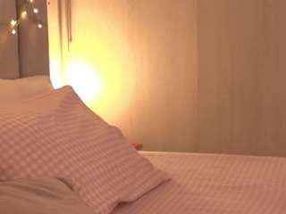 Live webcam model foxy-boobs on Soda Cams