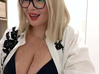 mikagray Live Webcam on CamSoda