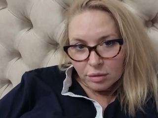 Live webcam model mikagray on Soda Cams