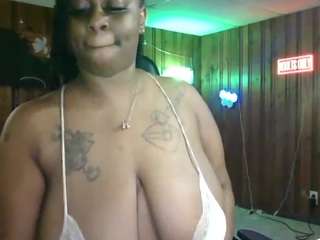 Live webcam model purplequeen888 on Soda Cams