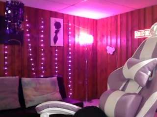 purplequeen888's CamSoda show and profile