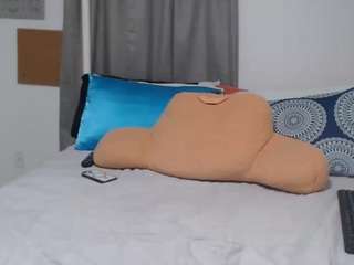 cozythot's CamSoda show and profile