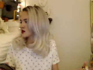 softest-girl Live Webcam on CamSoda