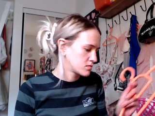 softest-girl live cam profile