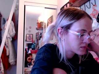 softest-girl Live Webcam on CamSoda