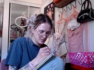 softest-girl live cam profile