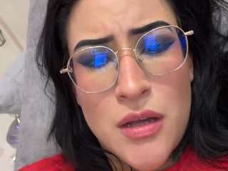 Live webcam model madymonroe on Soda Cams