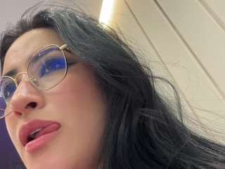 Live webcam model madymonroe on Soda Cams