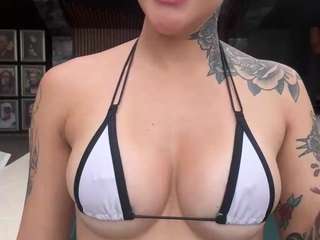 Live webcam model madymonroe on Soda Cams