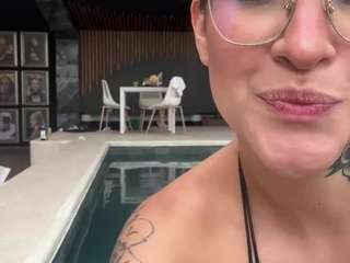 Live webcam model madymonroe on Soda Cams