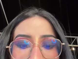 madymonroe live cam profile