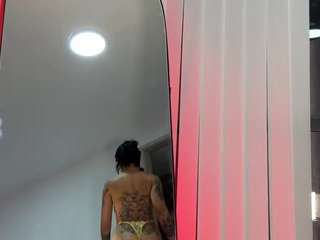 Live webcam model madymonroe on Soda Cams