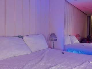 Live webcam model madymonroe on Soda Cams