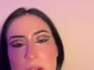 Live webcam model madymonroe on Soda Cams