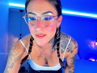 MadeleineMorales's Live Sex Cam Show