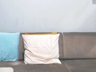 Live cam show with chrystalmills
