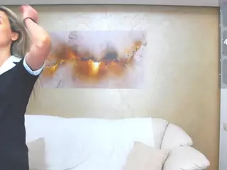 chrystalmills's Live Sex Cam Show