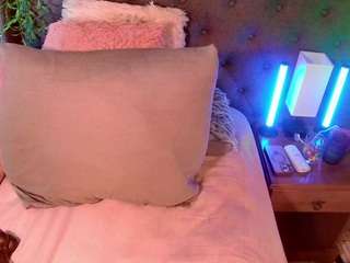 le modèle clara-mylers est en webcam porno dans un show sur le site camsoda, il possède les tags suivants: amateur,anal,dildo,lovense,pov,squirter,toys,voyeur,big-ass,big-tits,hd,latina