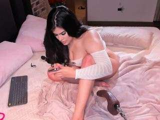  kylie-ross chat room