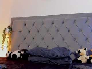 Live webcam model maggiejones on Soda Cams