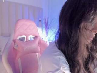 kiimthompson's CamSoda show and profile