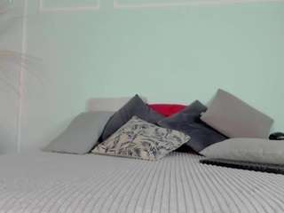 Kim Thompson live cam