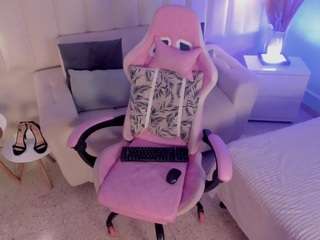 Live webcam model kiimthompson on Soda Cams