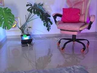 Kim Thompson live cam preview