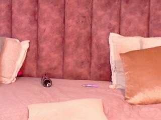 cheneelllorens Live Webcam on CamSoda