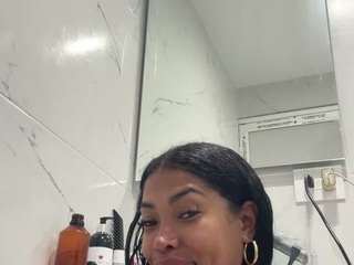saamytits from CamSoda is Freechat