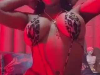 saamytits Live Webcam on CamSoda