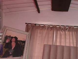 Live webcam model saamytits on Soda Cams