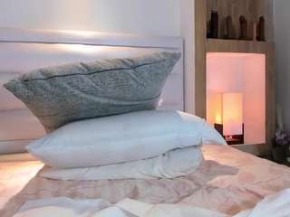 Live webcam model veronica-garcia on Soda Cams