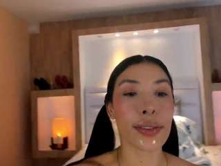 Este modelo está en vivo ahora. veronica-garcia