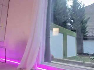 Live webcam model diamondt33n on Soda Cams