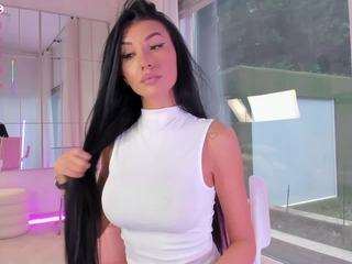 Live webcam model diamondt33n on Soda Cams