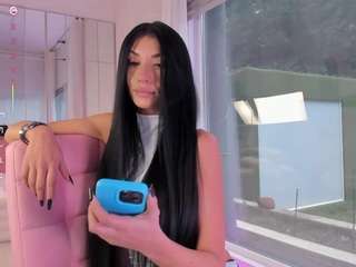 Live webcam model diamondt33n on Soda Cams