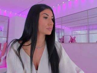 diamondt33n Live Webcam on CamSoda