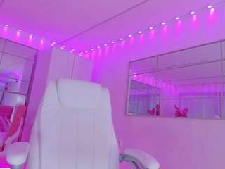 diamondt33n Live Webcam on CamSoda