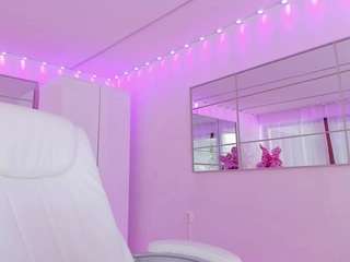 diamondt33n Live Webcam on CamSoda