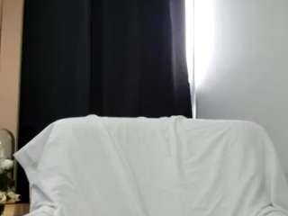 Live webcam model yettzaretth on Soda Cams